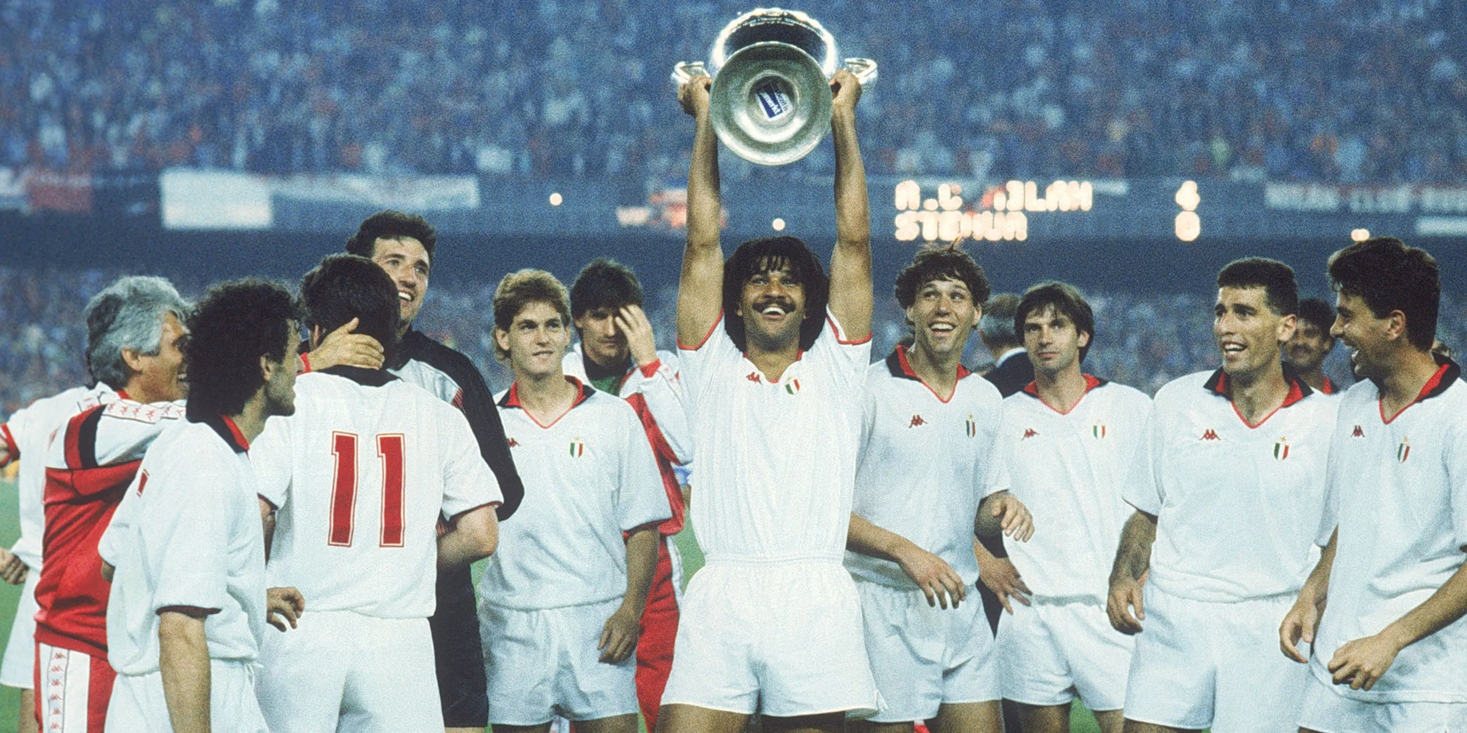 Đội hình huyền thoại AC Milan mùa giải 1988/89 với Marco van Basten và Ruud Gullit