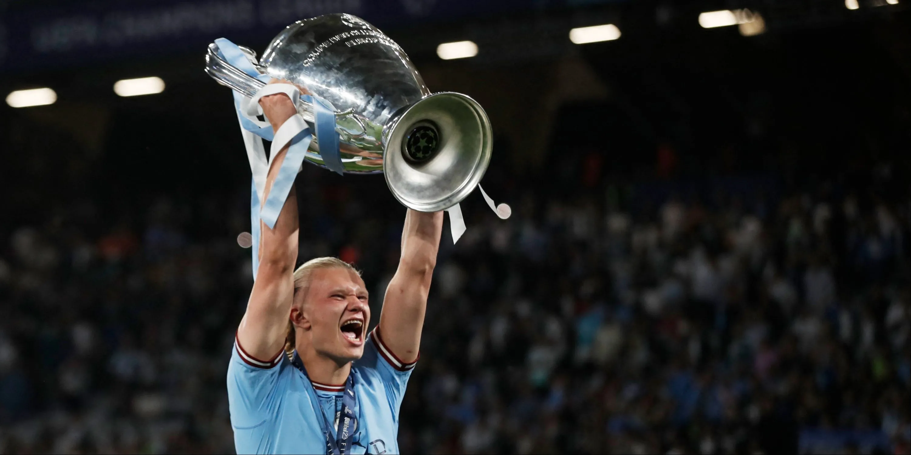 Erling Haaland ăn mừng bàn thắng cho Manchester City tại Champions League