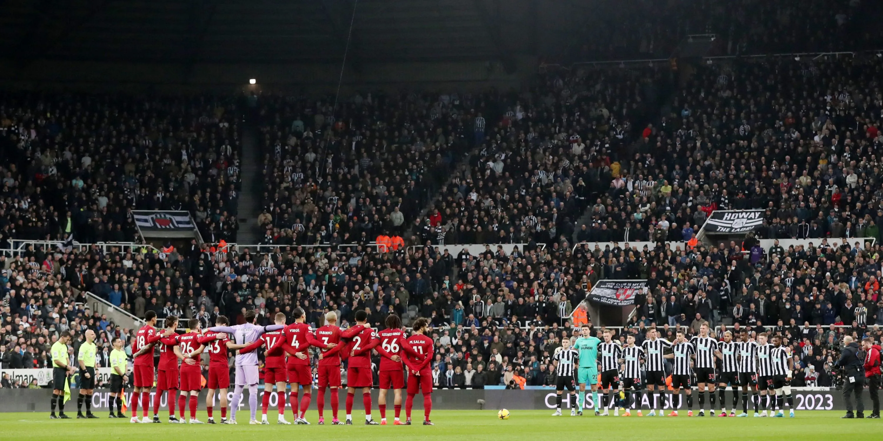 Một cảnh trong trận đấu giữa Newcastle United và Liverpool tại Premier League