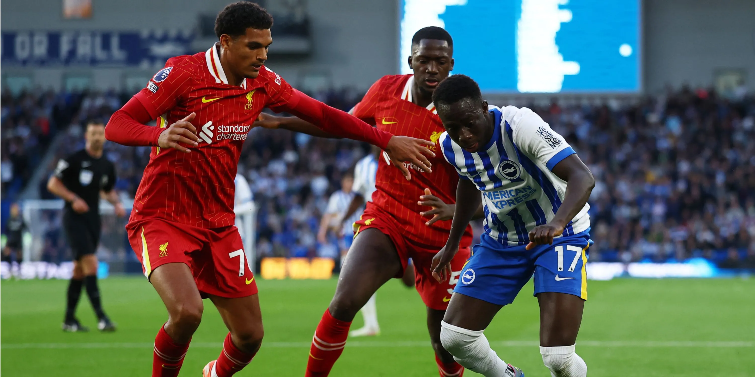Trung vệ trẻ Jarell Quansah của Liverpool