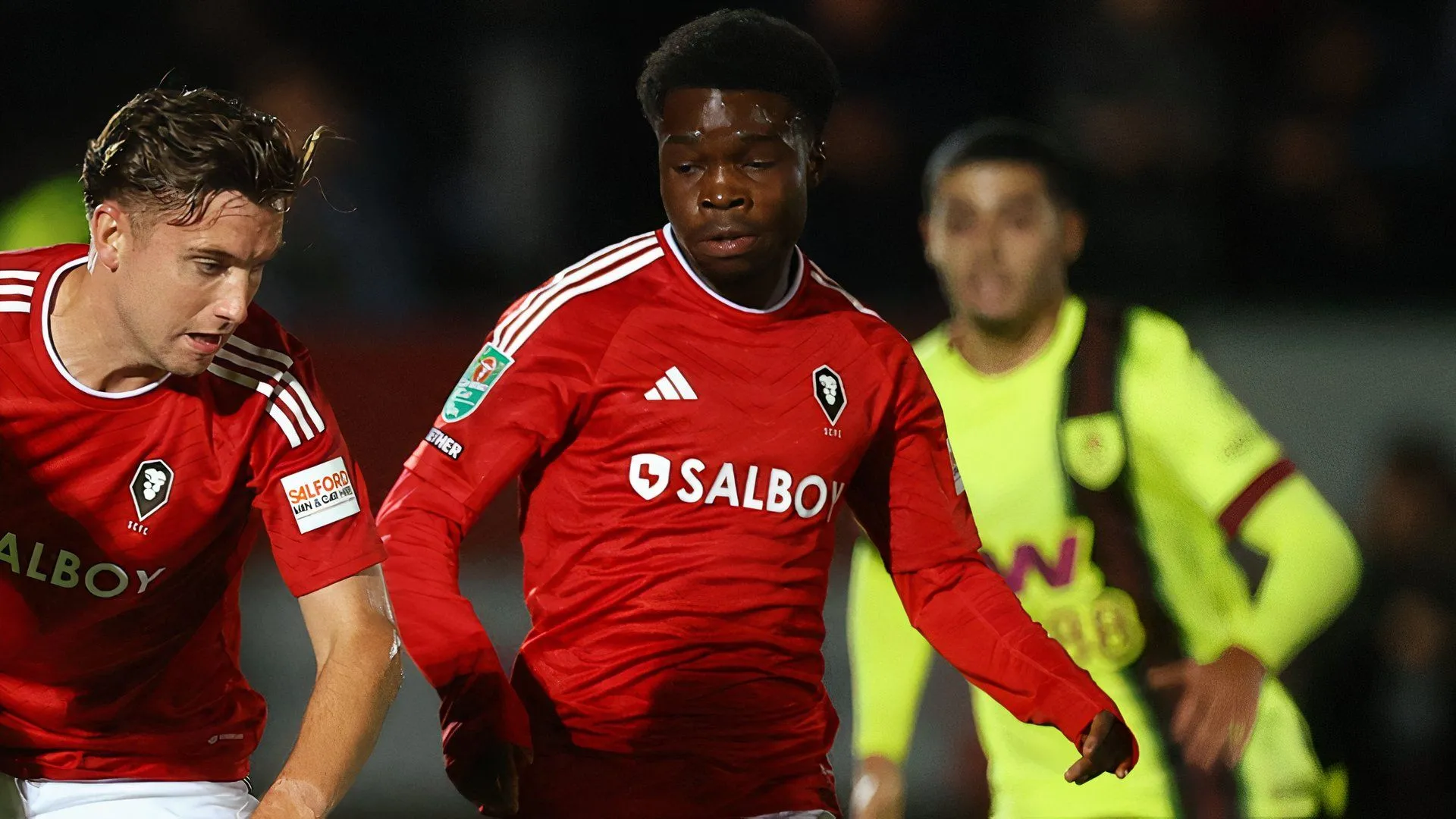 Cầu thủ trẻ Kelly N'Mai của Salford City, mục tiêu của Middlesbrough và Preston