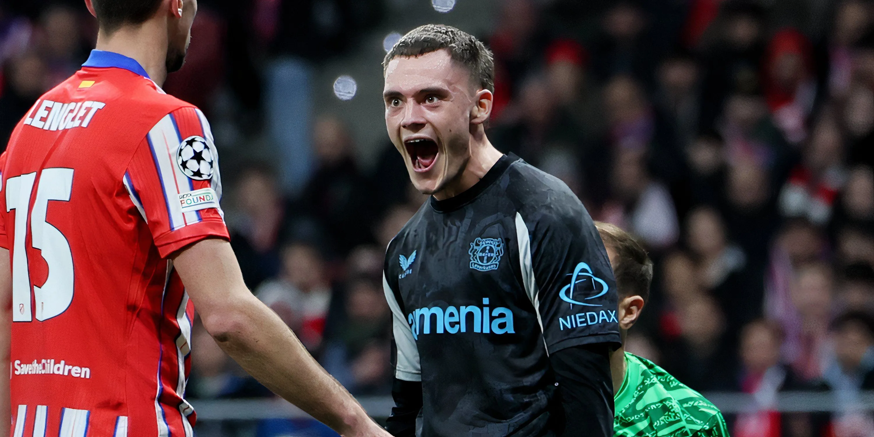 Florian Wirtz trong màu áo Bayer Leverkusen và Atletico
