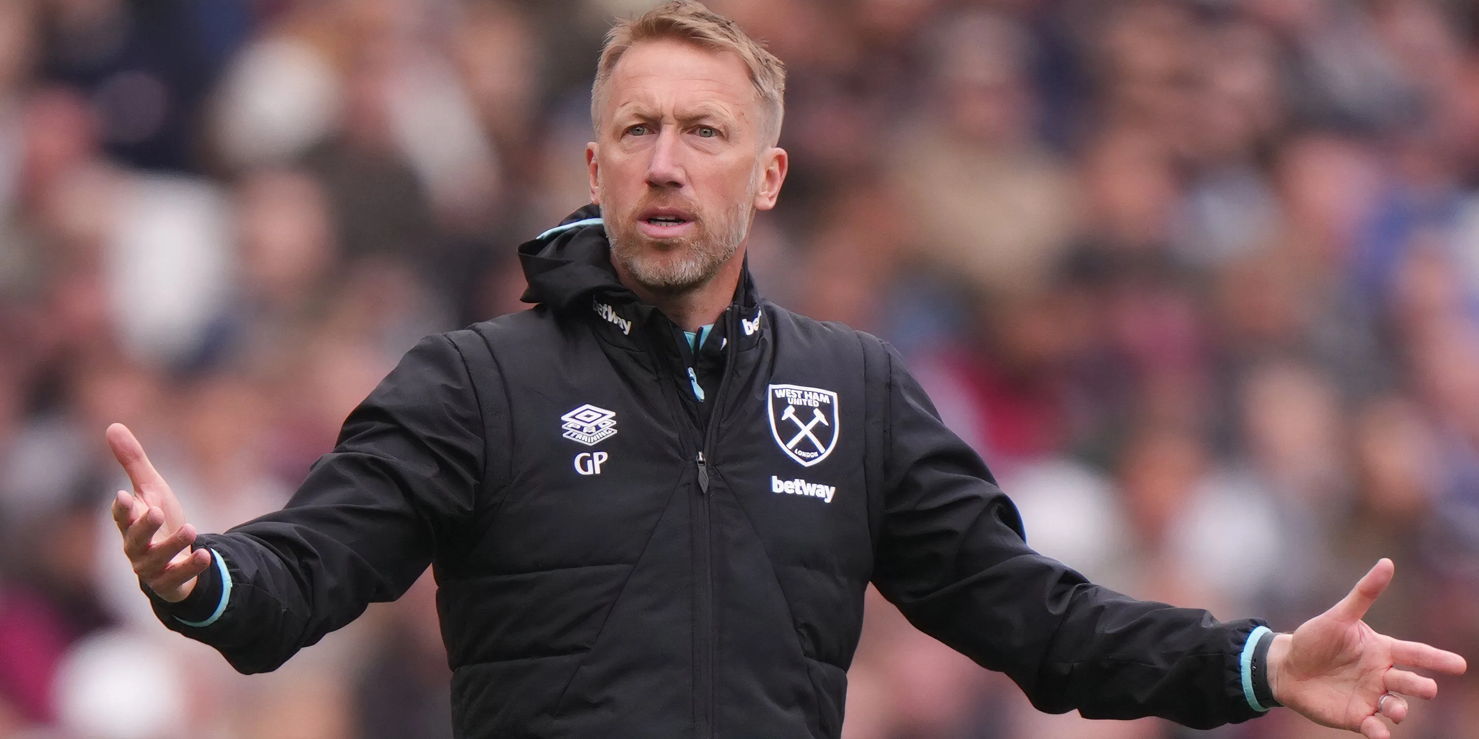 Huấn luyện viên Graham Potter chỉ đạo trong trận đấu của West Ham United