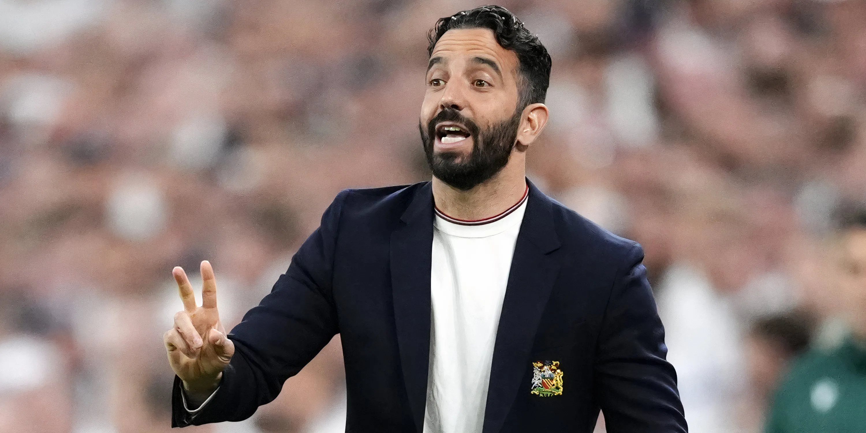 Huấn luyện viên trưởng Manchester United Ruben Amorim trên sân