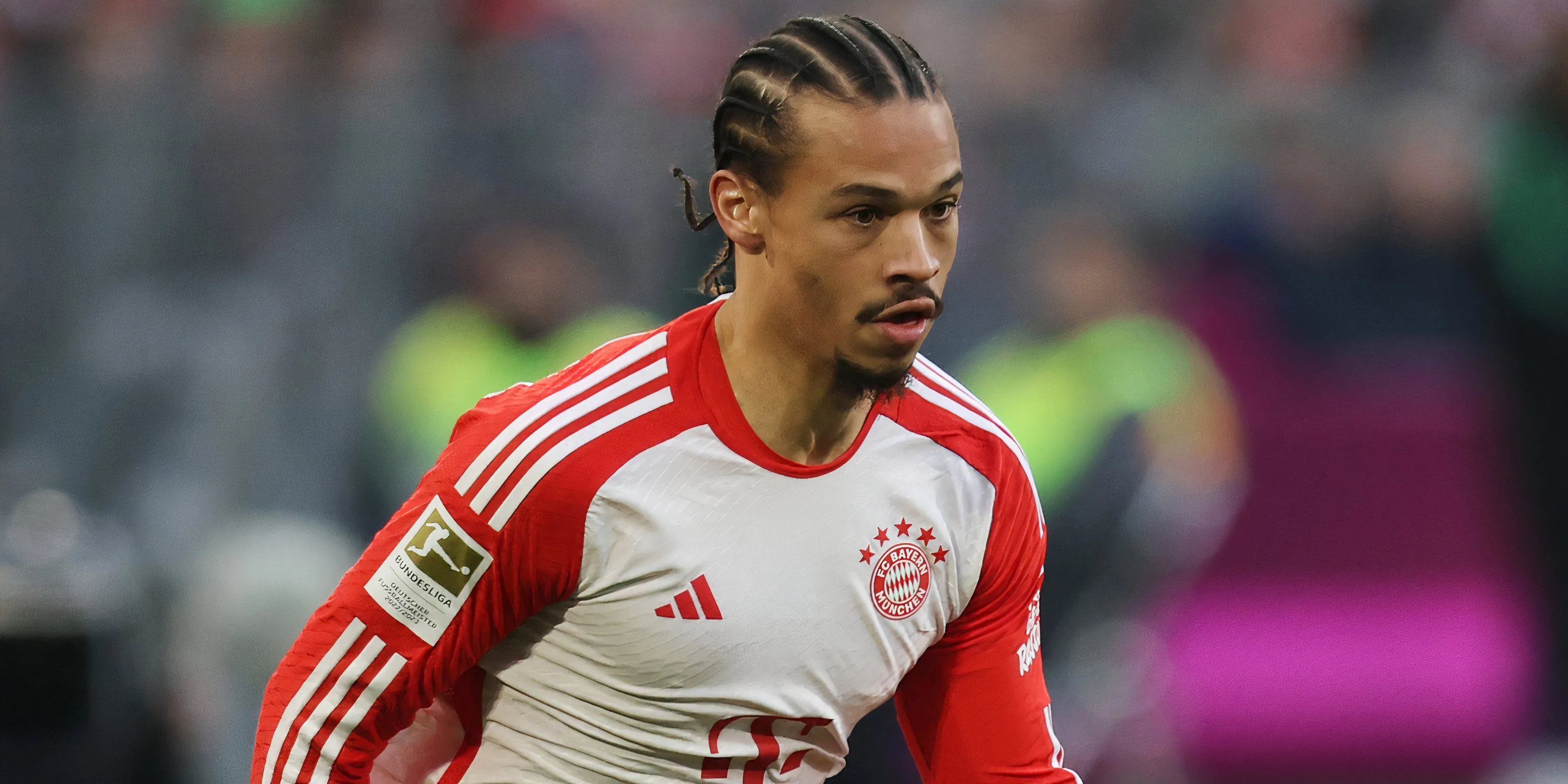 Leroy Sane thi đấu cho Bayern Munich, cầu thủ Arsenal đang thể hiện sự quan tâm