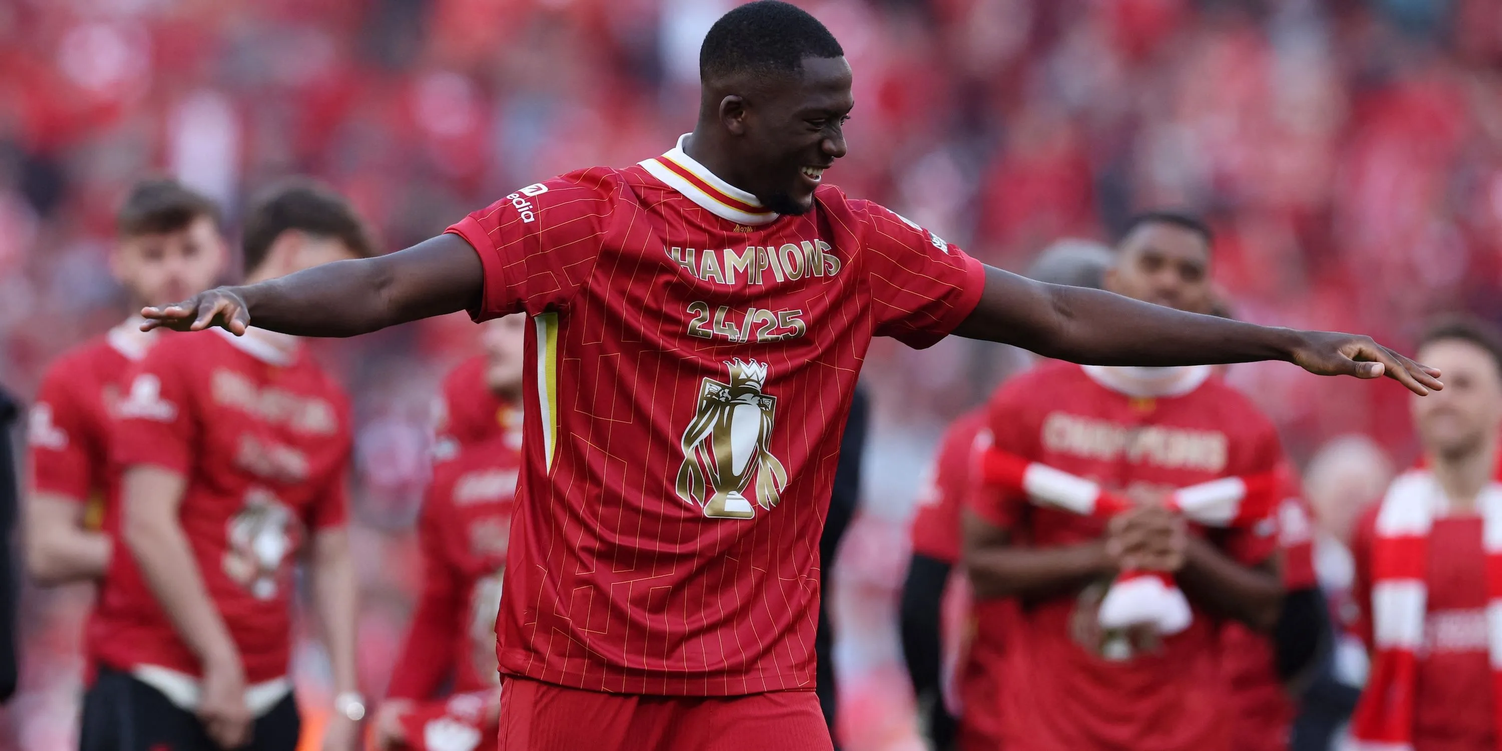 Trung vệ Ibrahima Konaté ăn mừng chức vô địch Premier League cùng Liverpool