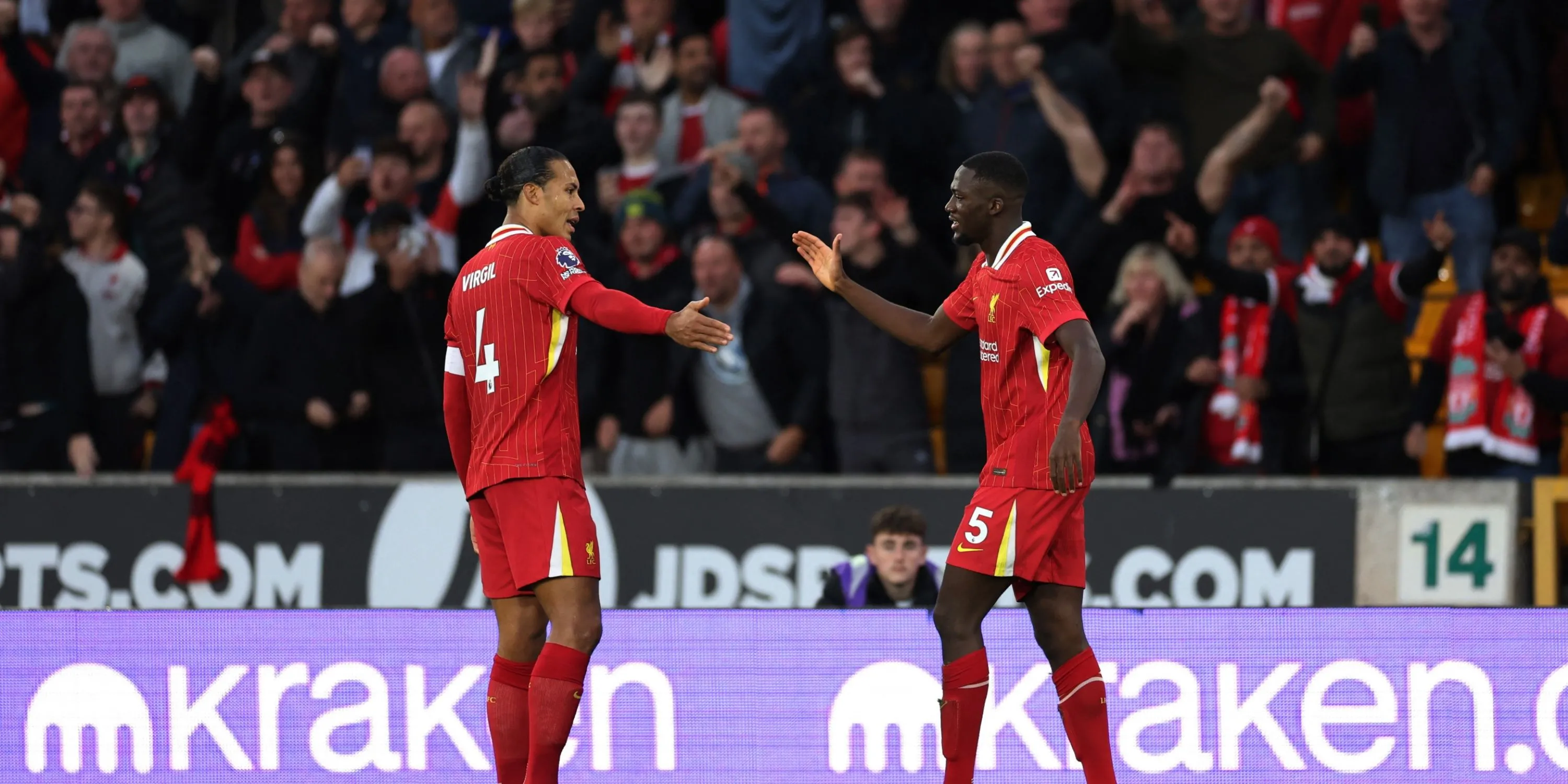 Trung vệ Ibrahima Konate (phải) cùng đồng đội Virgil van Dijk trong màu áo Liverpool