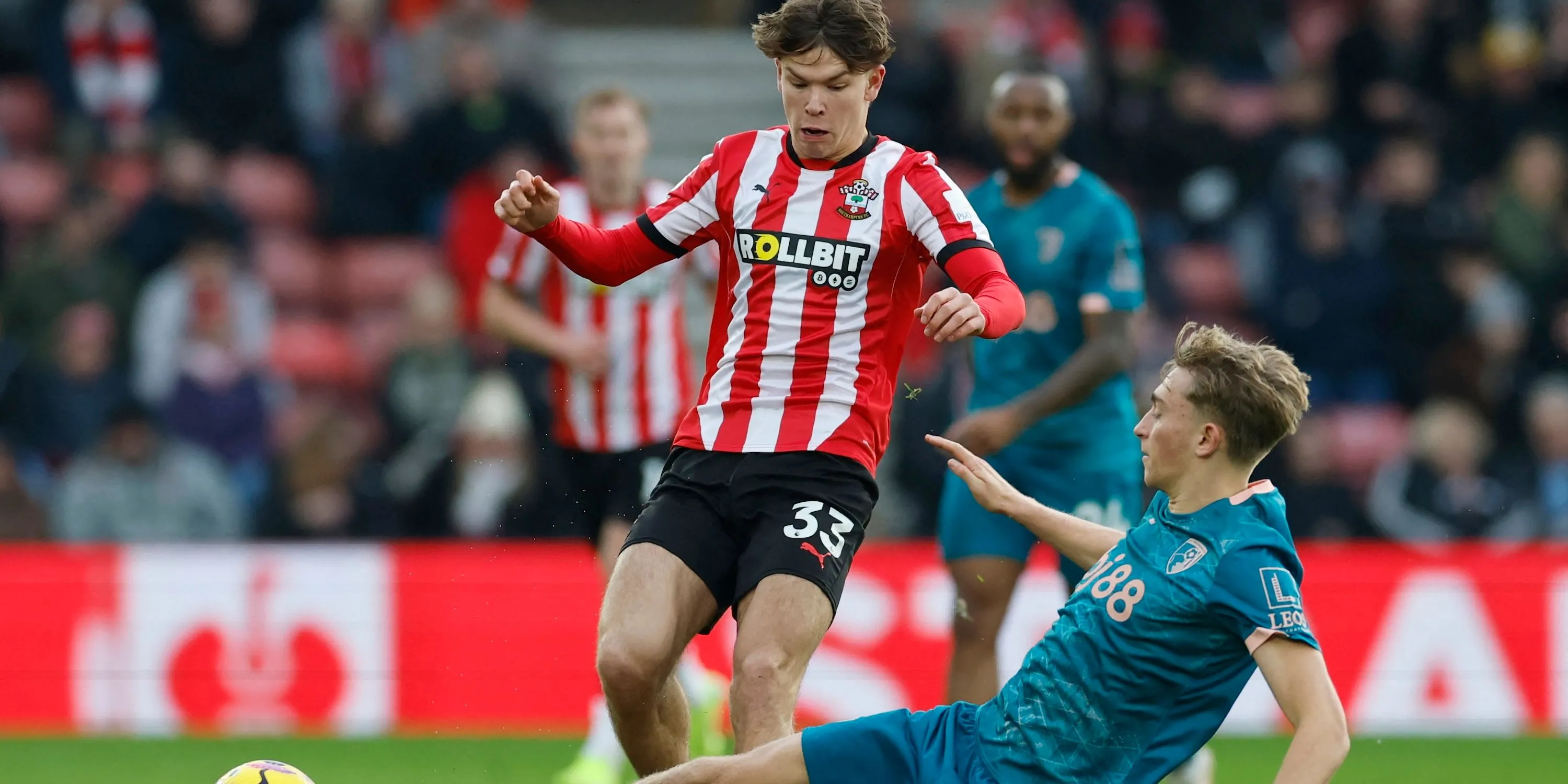 Tyler Dibling của Southampton thi đấu