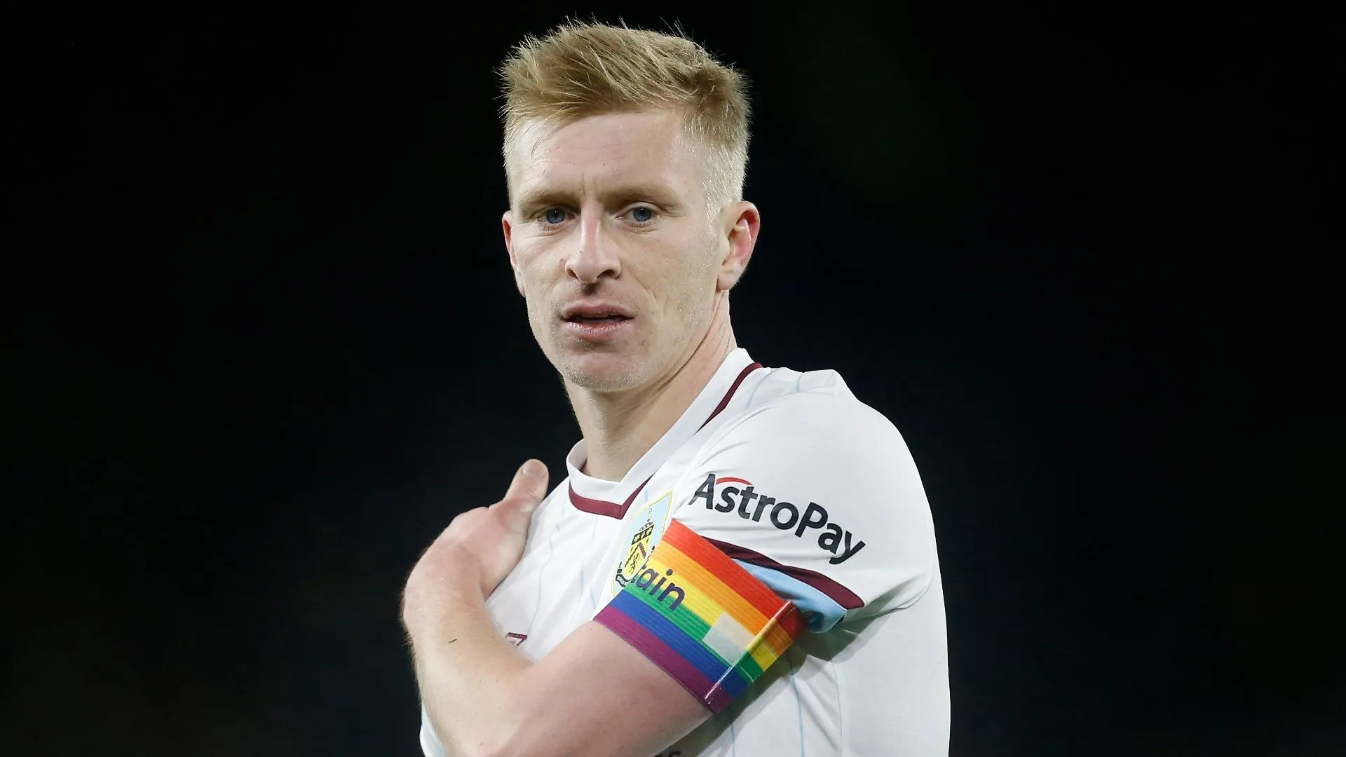 Ben Mee, trung vệ chắc chắn của Burnley và đội tuyển Anh