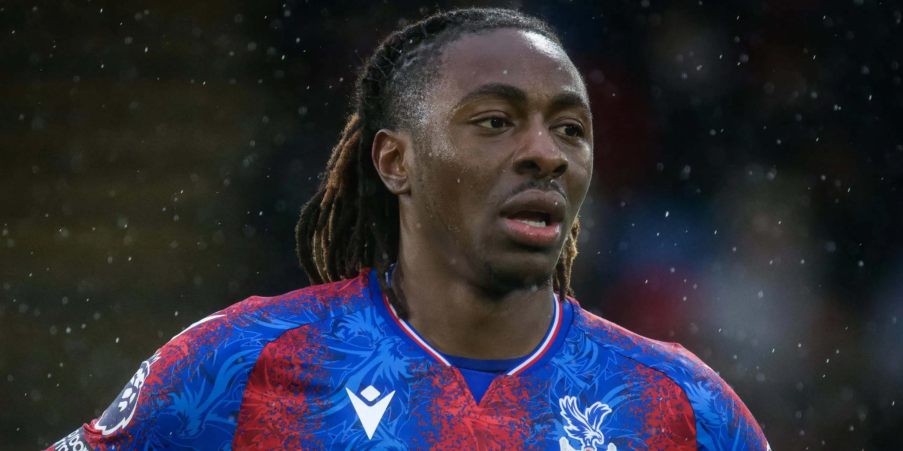 Eberechi Eze thi đấu trong màu áo Crystal Palace tại Ngoại hạng Anh