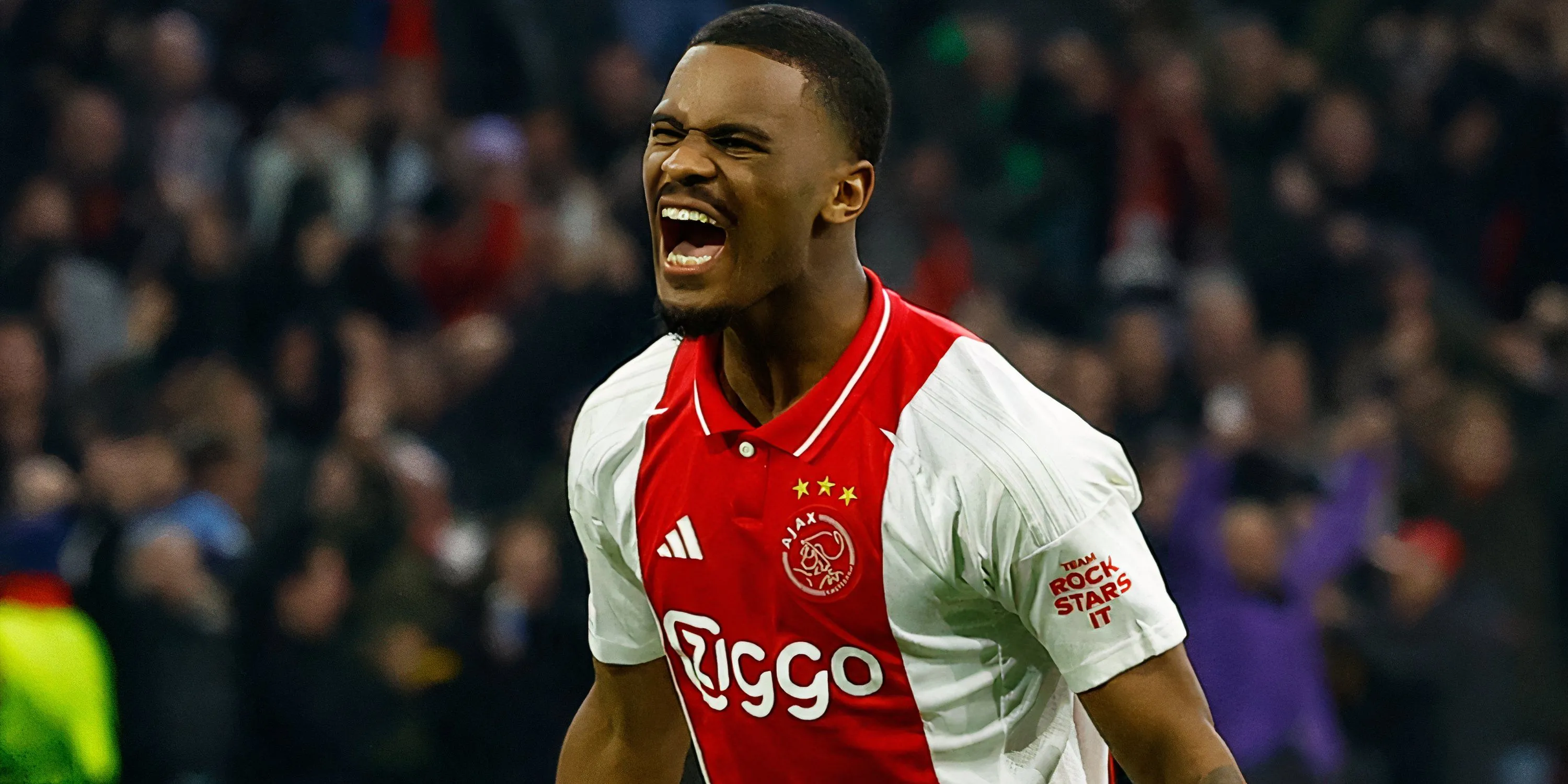 Hậu vệ trẻ Jorrel Hato của Ajax trong một trận đấu