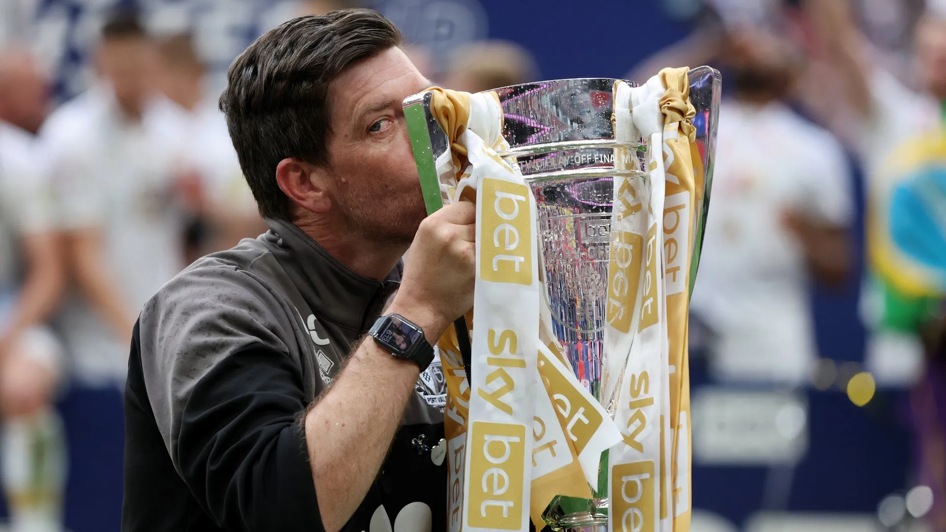 HLV Darrell Clarke trong quãng thời gian làm việc tại Port Vale