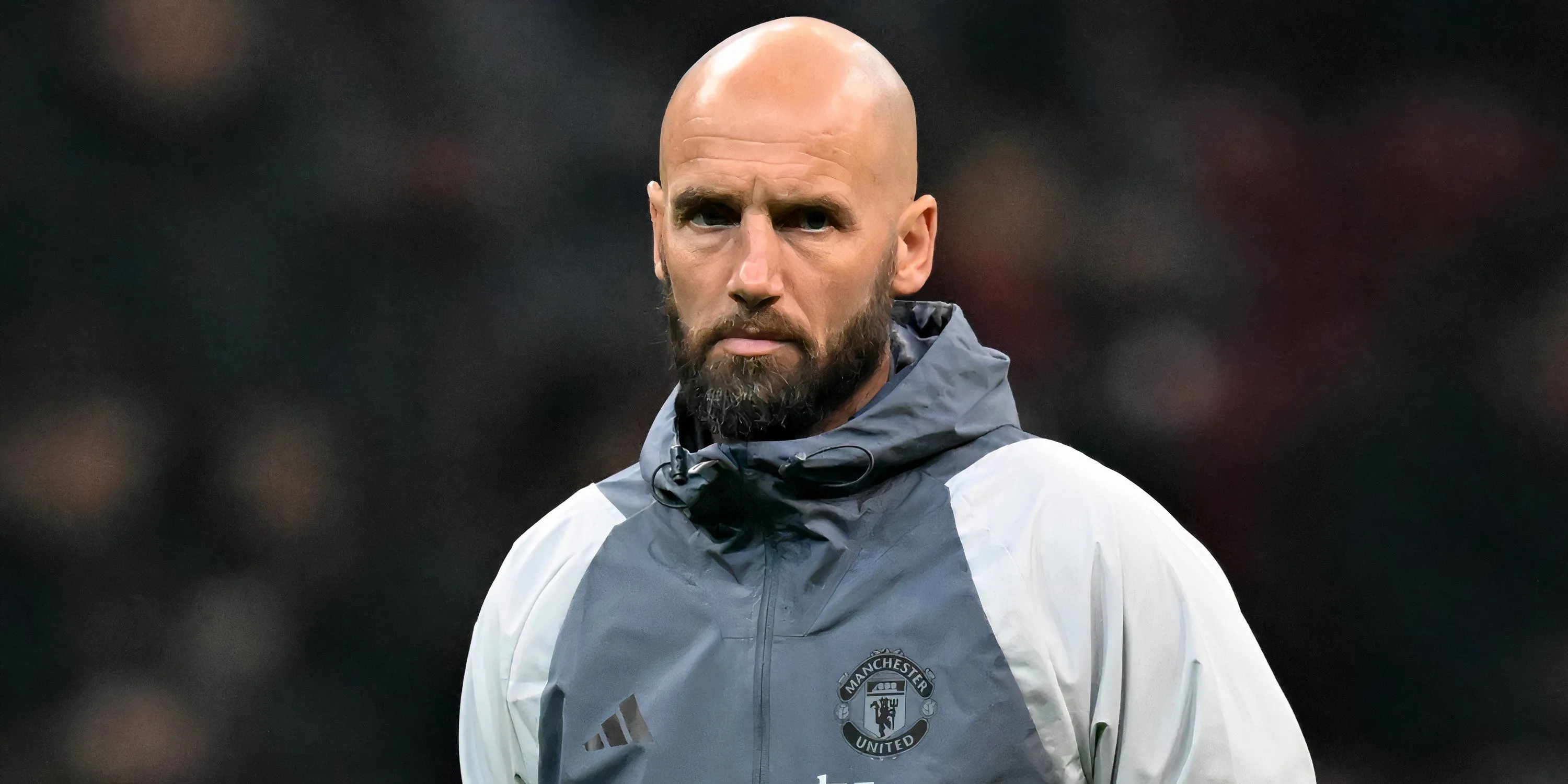 Huấn luyện viên Mitchell van der Gaag chỉ đạo tại Manchester United