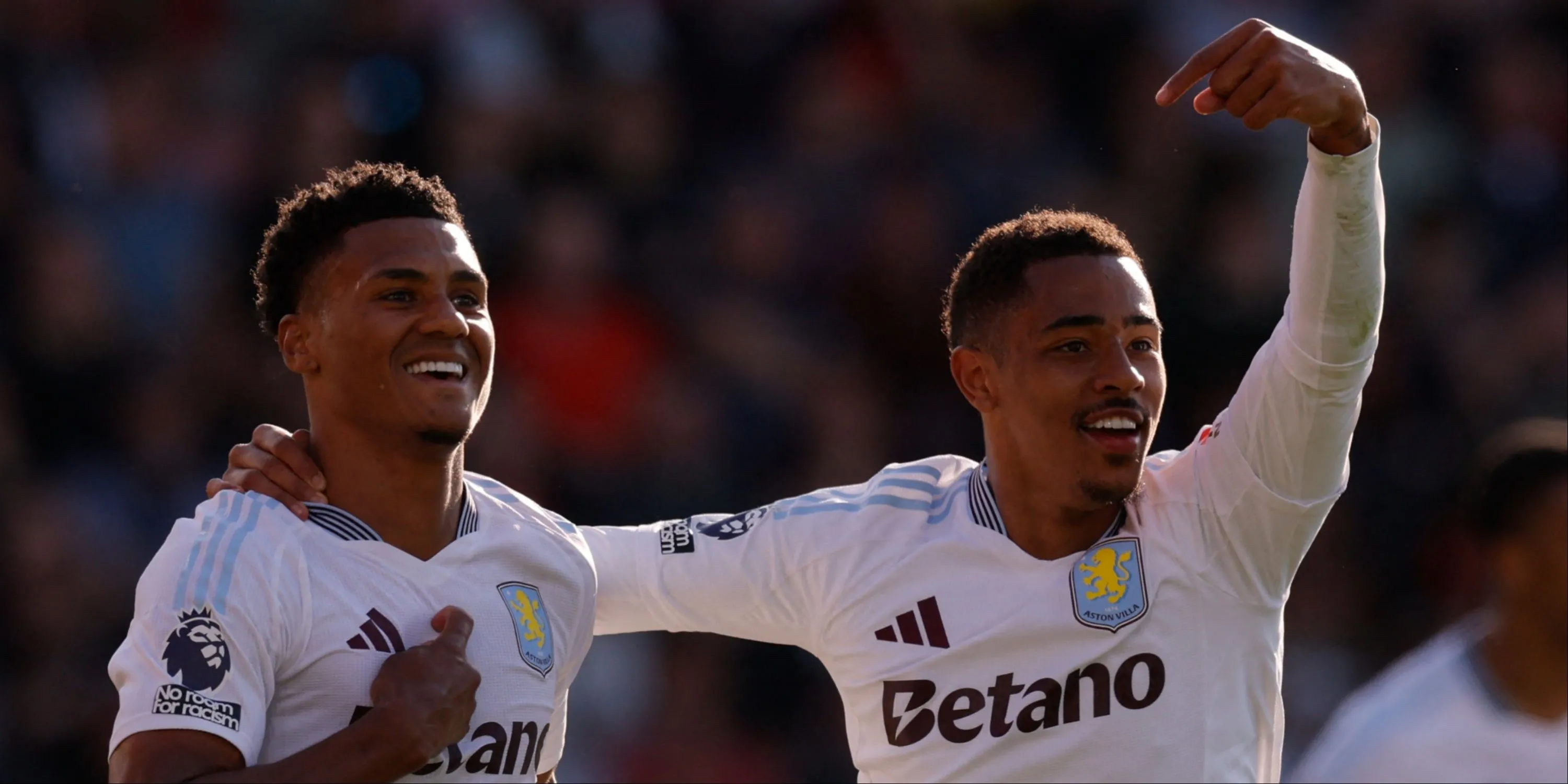 Jacob Ramsey thi đấu cho Aston Villa