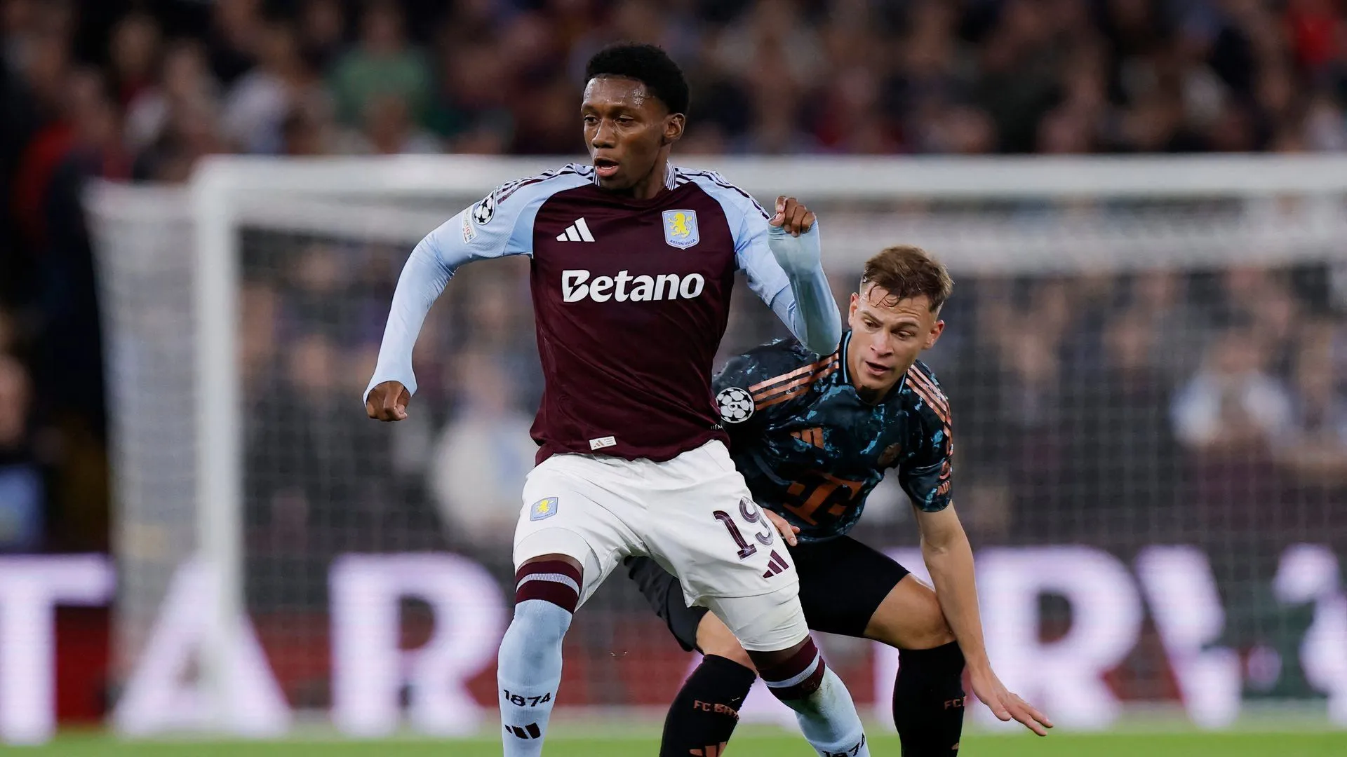 Jaden Philogene trong màu áo Aston Villa, một mùa giải trước khi anh gia nhập Ipswich Town và trở lại Championship