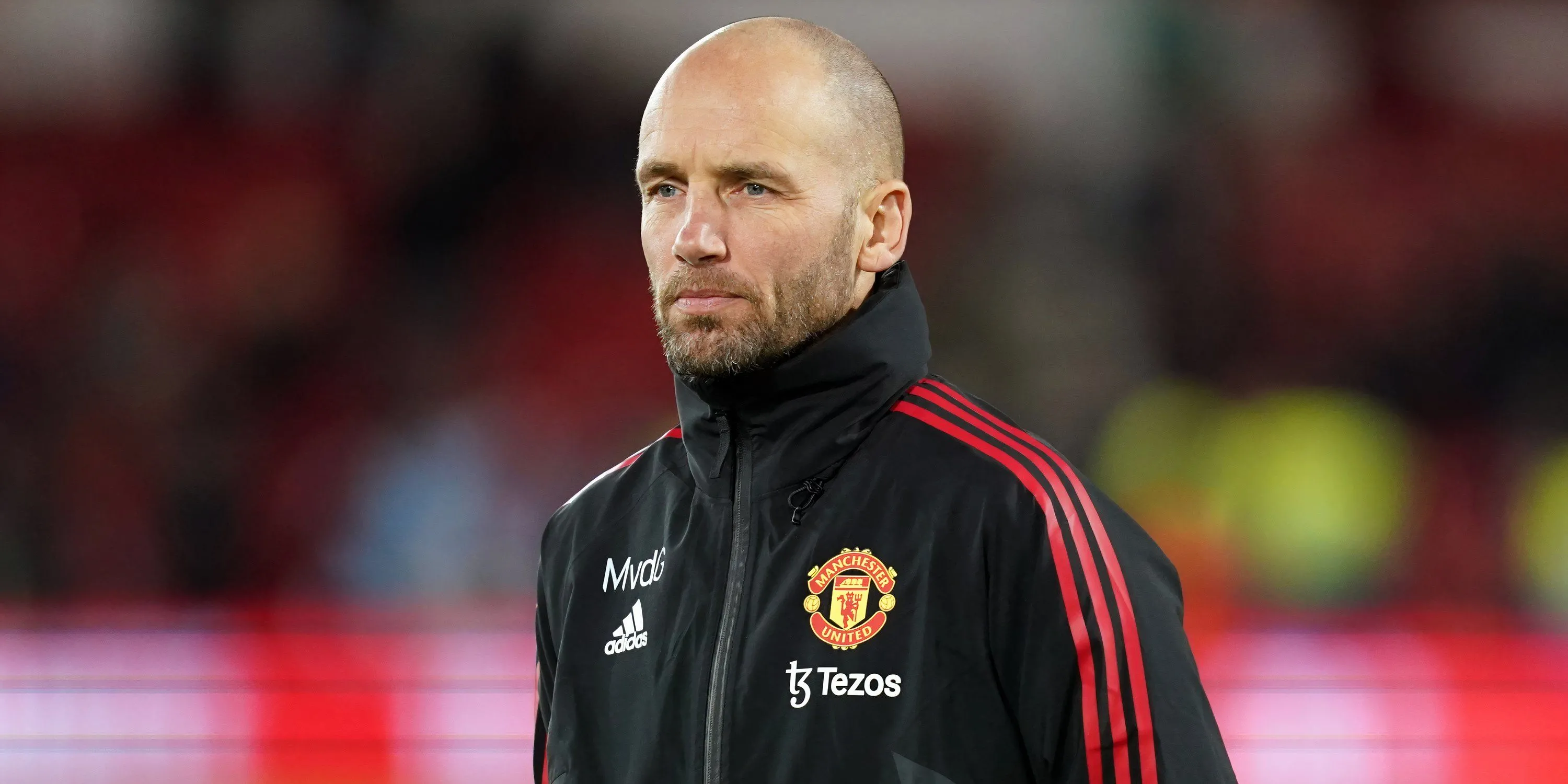 Mitchell van der Gaag trong buổi tập của Manchester United