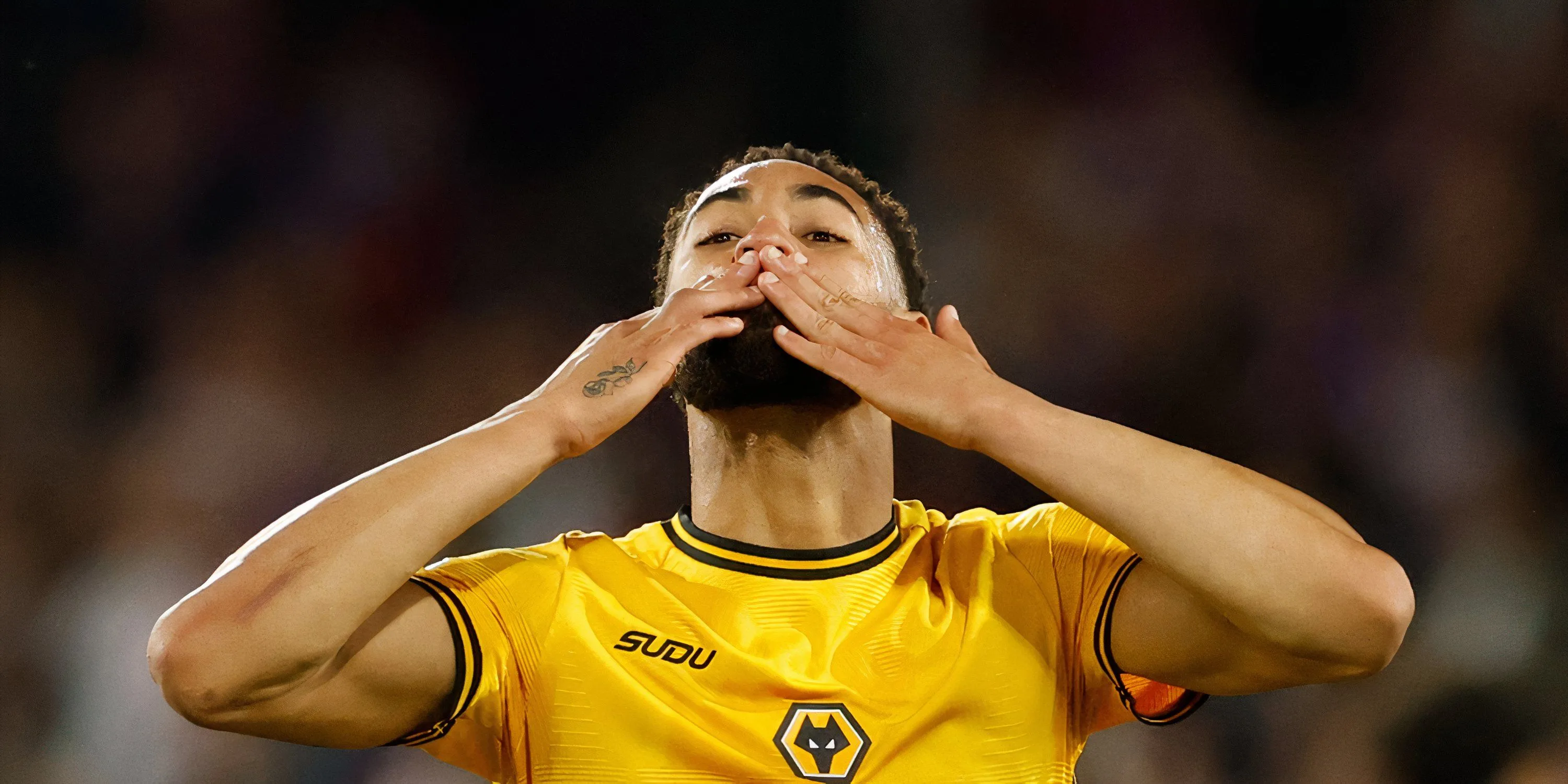 Tiền đạo Matheus Cunha ăn mừng bàn thắng trong màu áo Wolves