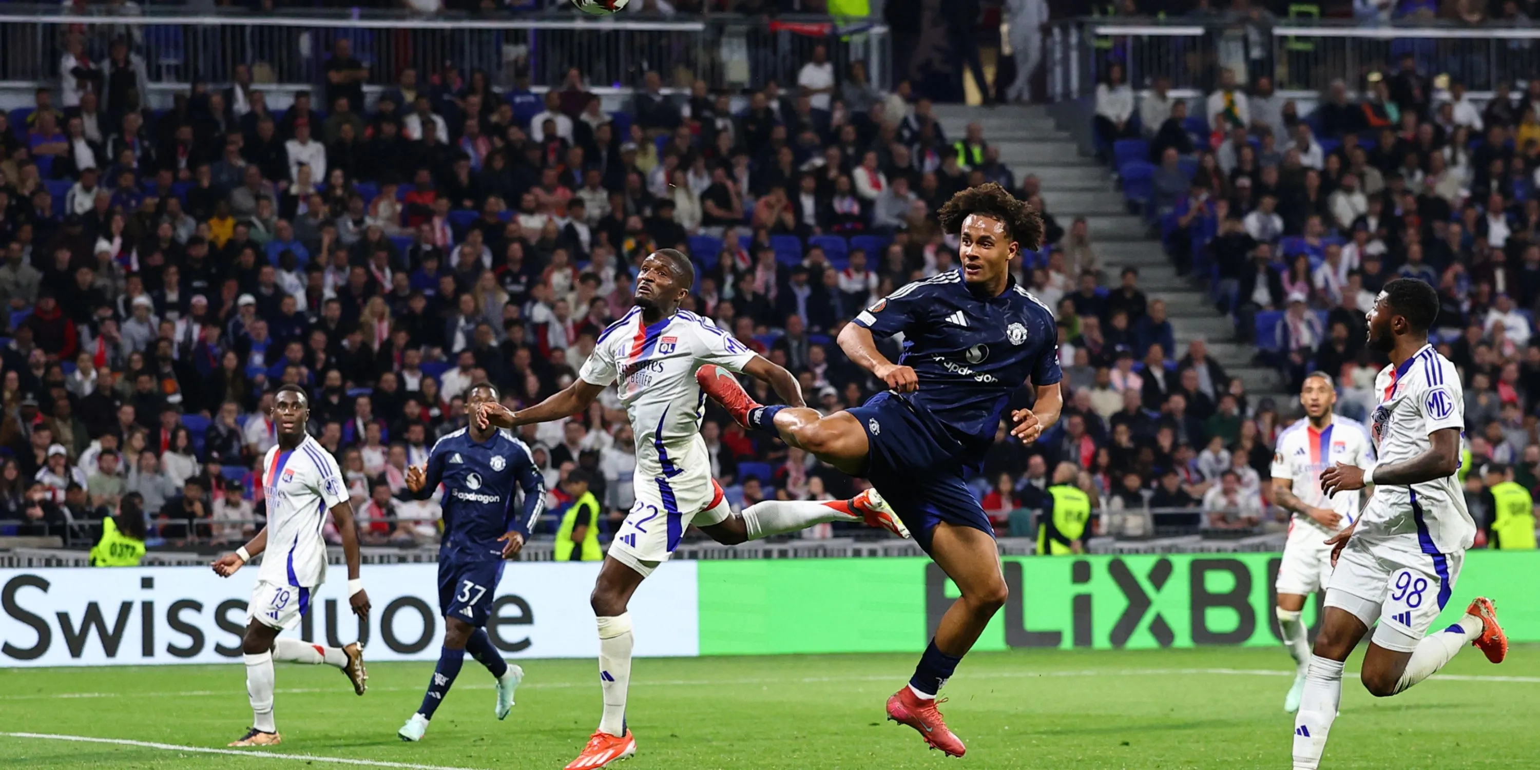 Các cầu thủ của câu lạc bộ Lyon, nơi Maitland-Niles và O’Brien từng thi đấu