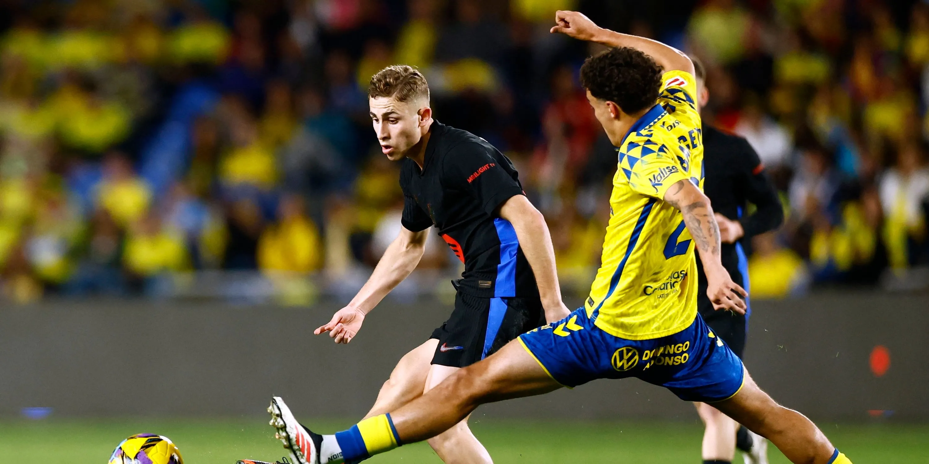 Fermin Lopez của FC Barcelona thi đấu năng nổ trong trận gặp Las Palmas, thể hiện khả năng xuyên phá hàng thủ đối phương