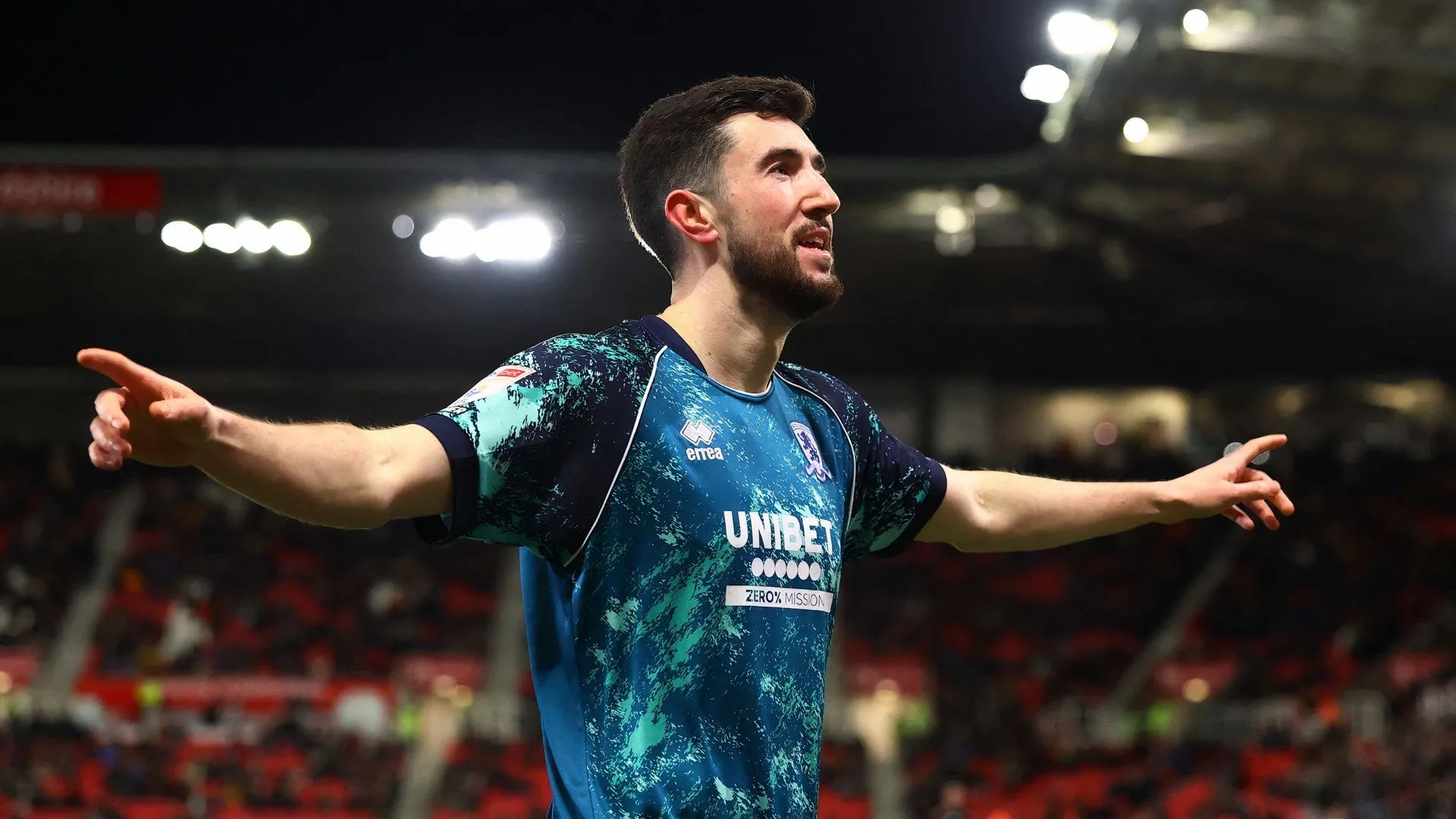 Finn Azaz ăn mừng bàn thắng cho Middlesbrough, cầu thủ đang được Southampton quan tâm