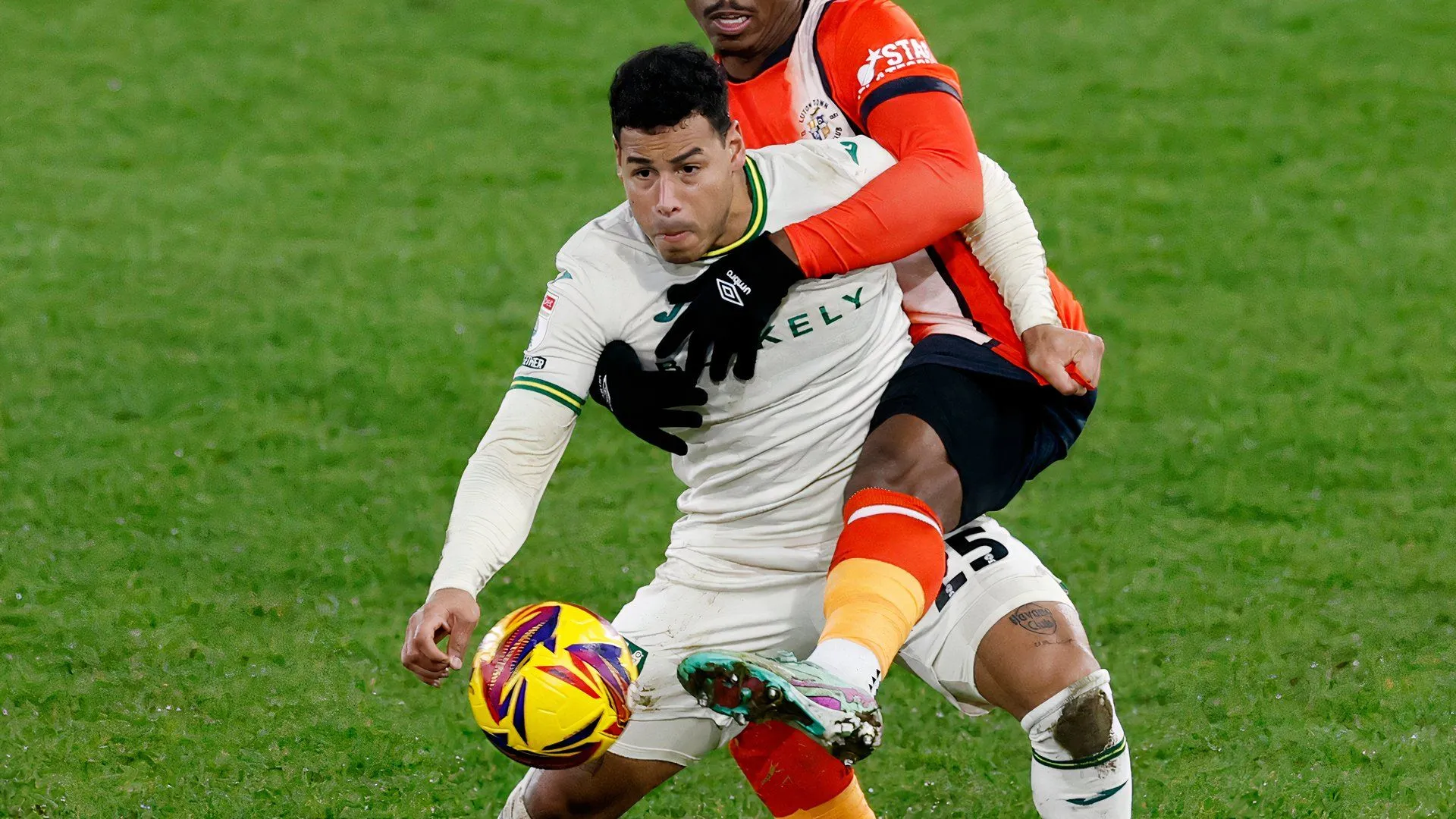 Onel Hernandez trong một trận đấu tại Championship