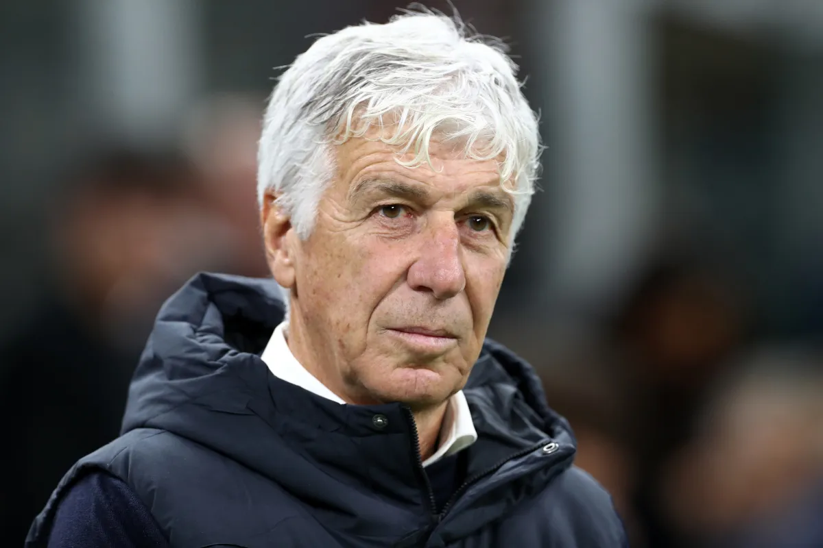 HLV Gian Piero Gasperini của AS Roma quan sát trận đấu tại Giuseppe Meazza Stadium vào 2 tháng 11 năm 2025