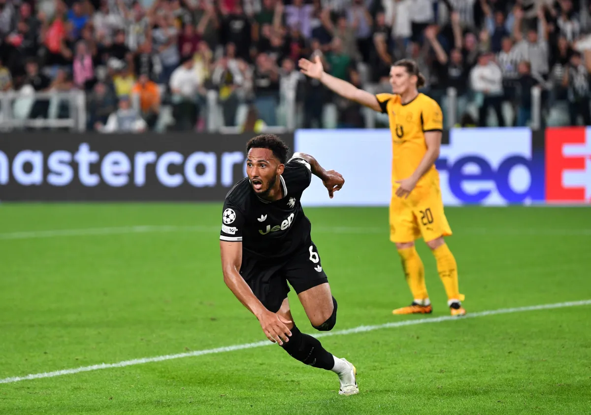 Tiền vệ Kenan Yildiz của Juventus trong trang phục thi đấu Champions League